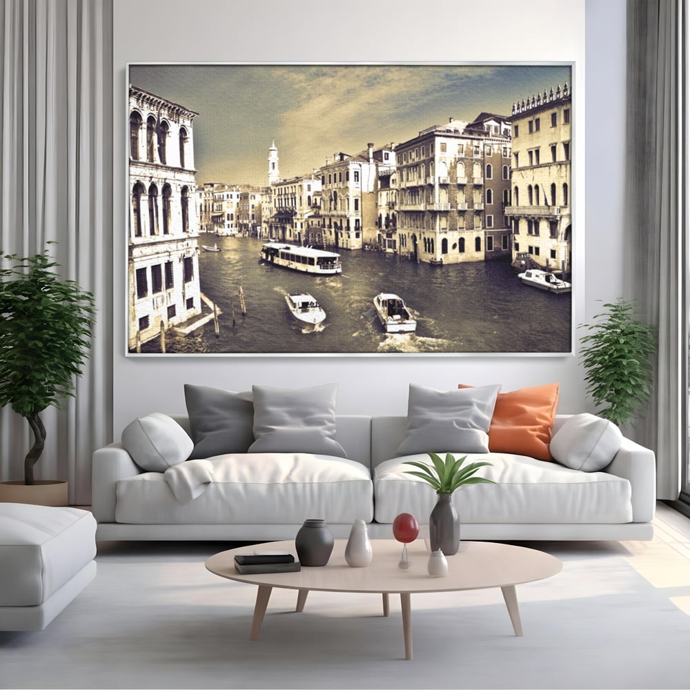 Tablou canvas cu panoramica cu canale si barci in venetia, in rama de aluminiu argintiu, pe perete intr-un living